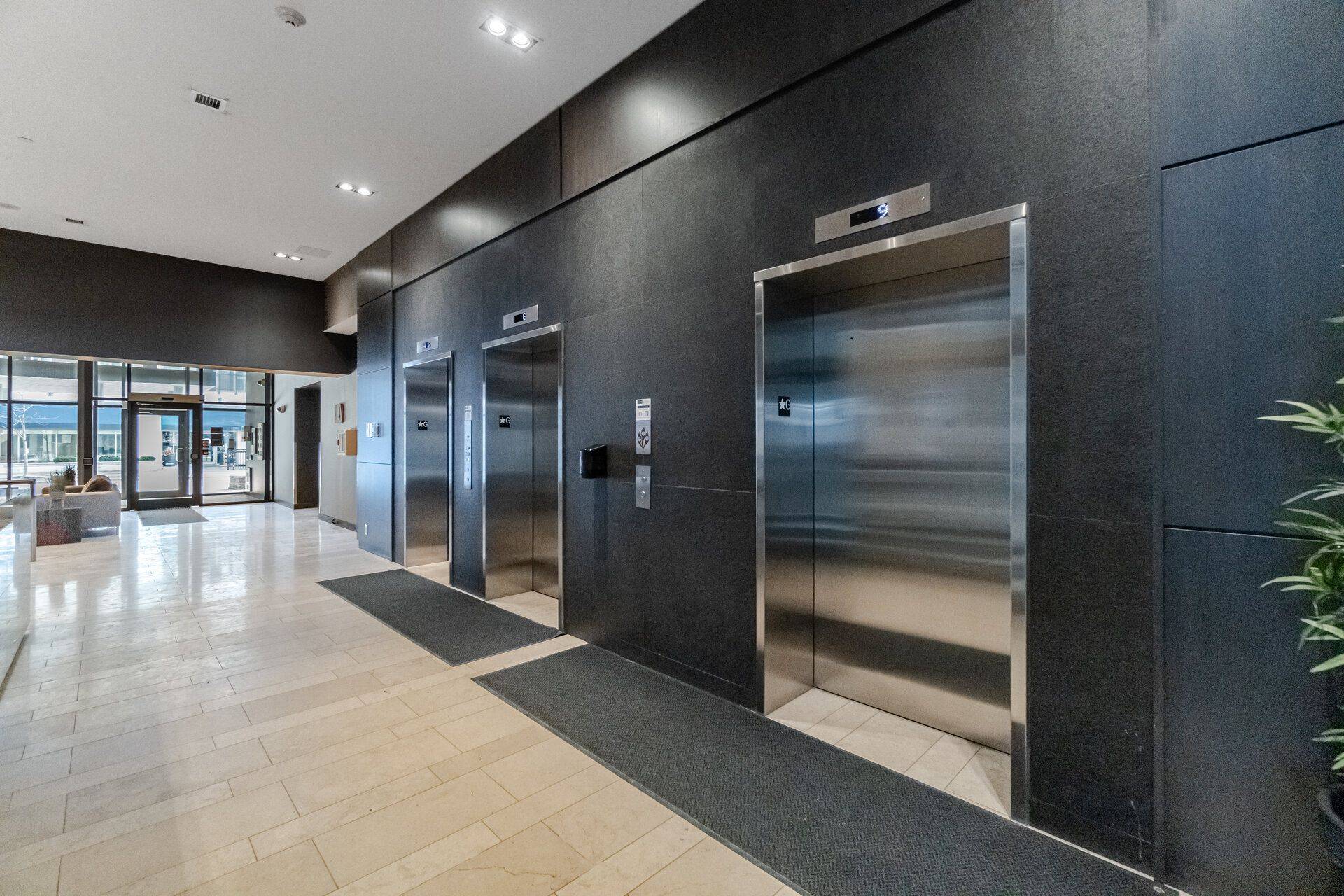 1940 Ironstone DR #405, Burlington, ON L7L 0E4