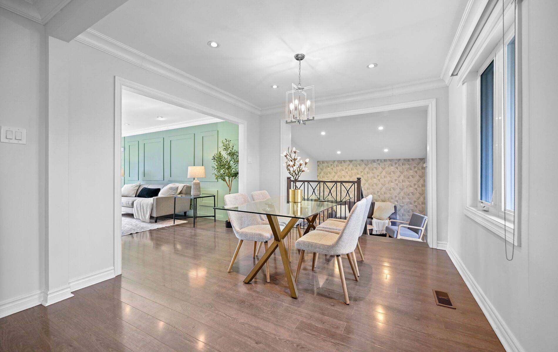 1207 Pinegrove RD, Oakville, ON L6L 2W8