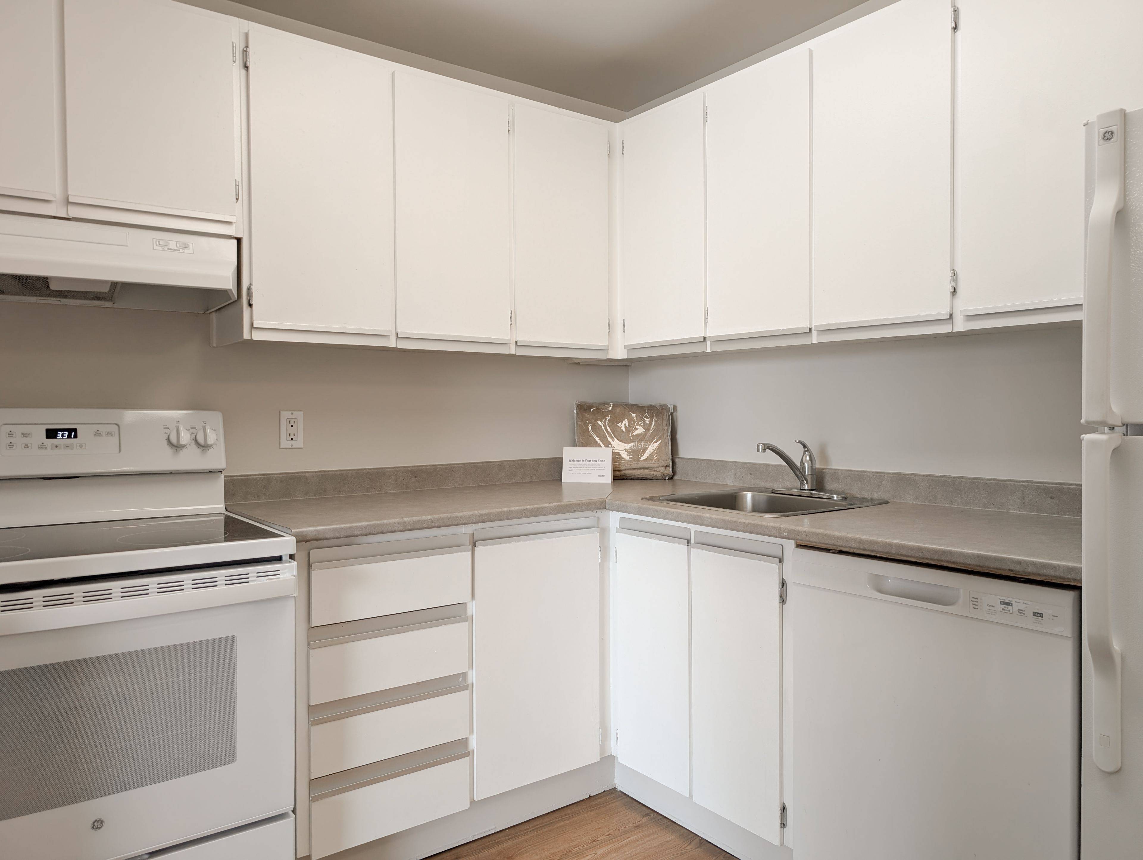 1320 Richmond RD #320, Britannia - Lincoln Heights And Area, ON K2B 8L3