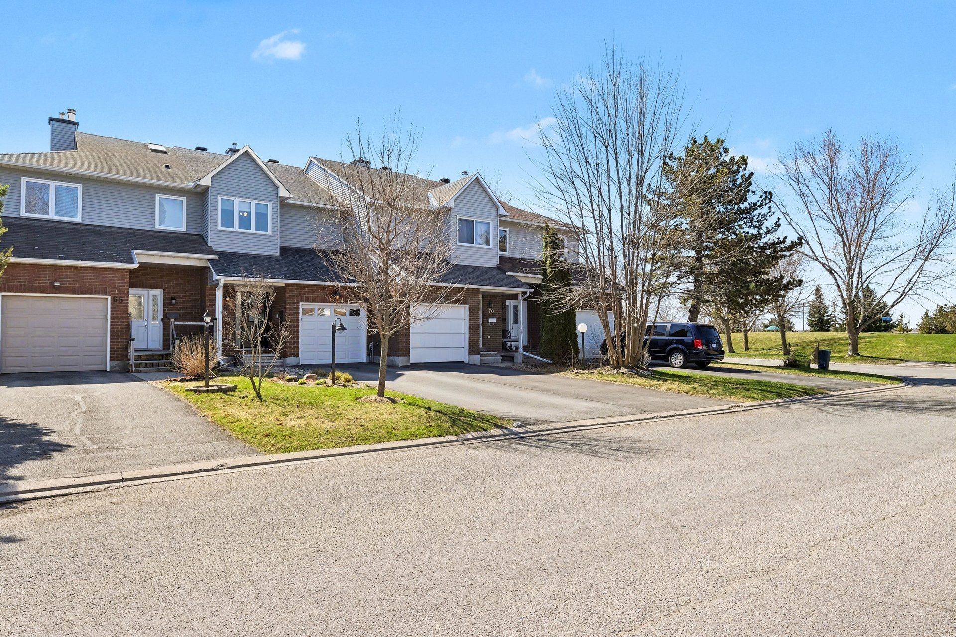 68 Houlahan ST, Barrhaven, ON K2J 3Y7