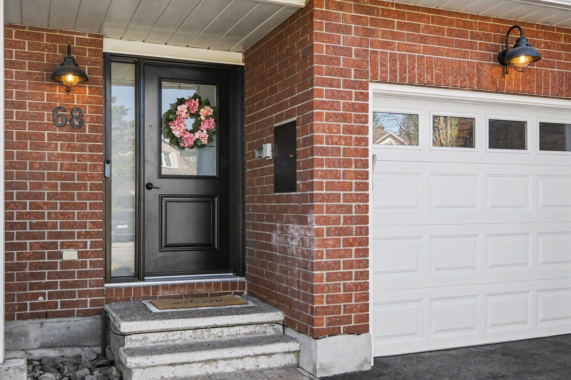 68 Houlahan ST, Barrhaven, ON K2J 3Y7