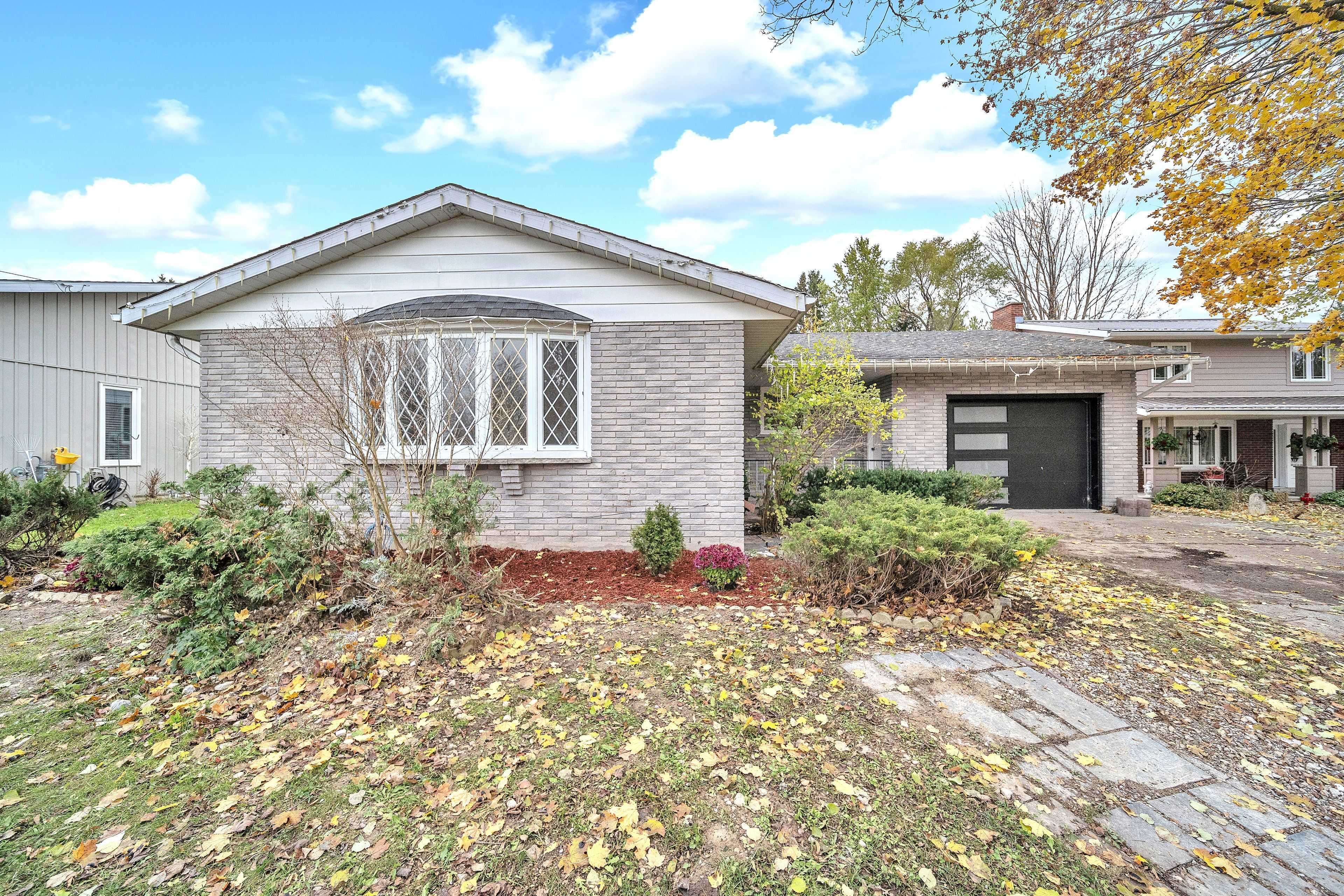 5 Centennial DR, Brockton, ON N0G 2V0