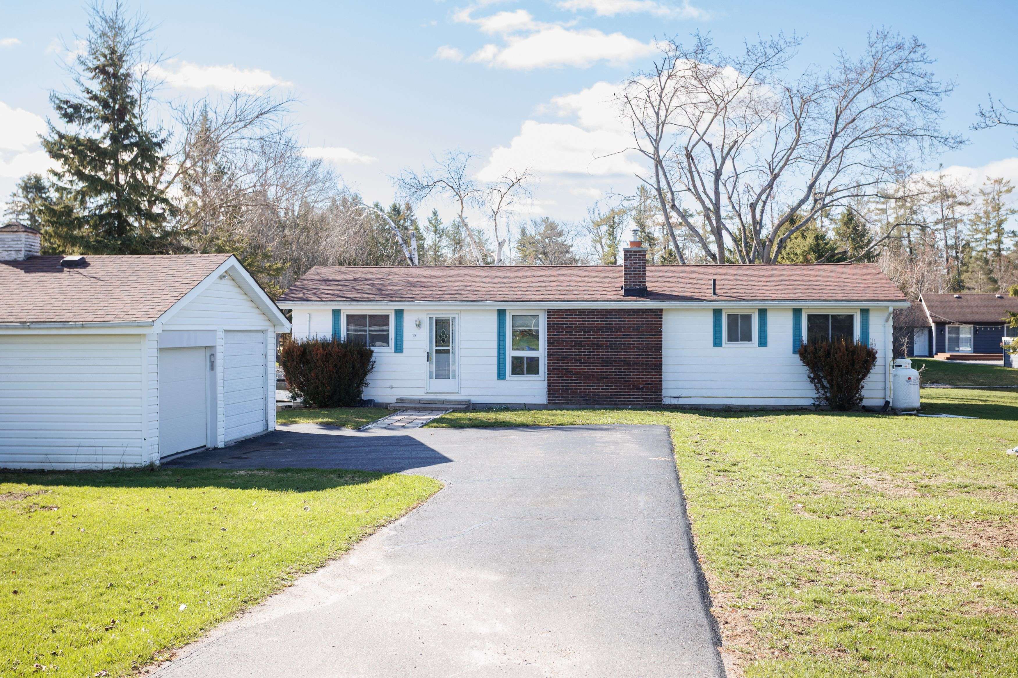 12 North Bayou RD, Kawartha Lakes, ON K0M 1N0