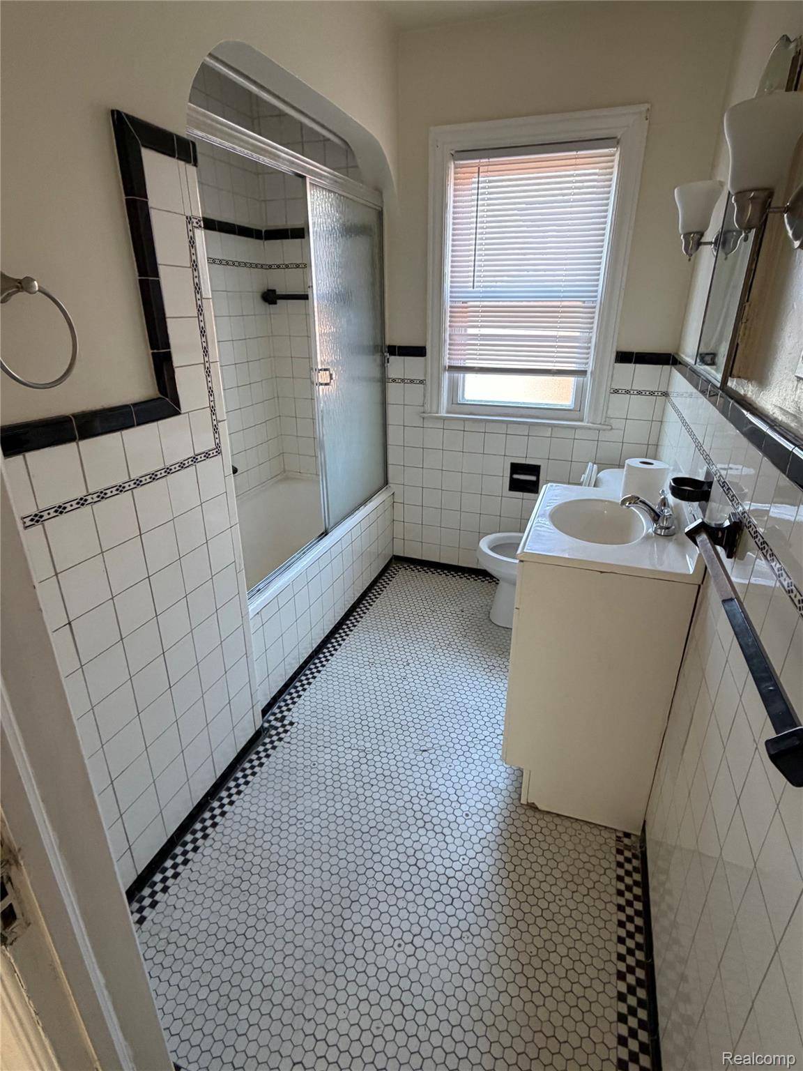 17189 Wisconsin ST, Detroit, MI 48221