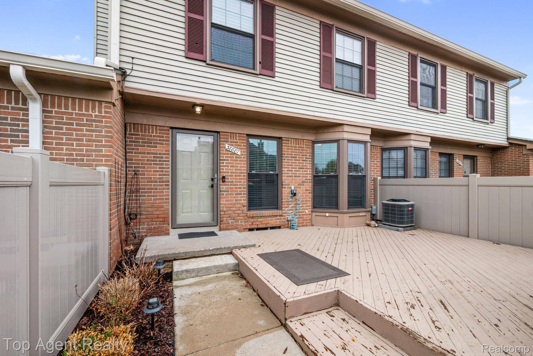 38887 Country CIR, Farmington Hills, MI 48331