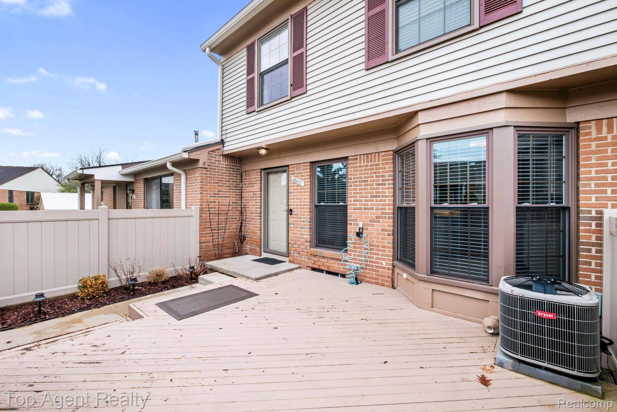 38887 Country CIR, Farmington Hills, MI 48331