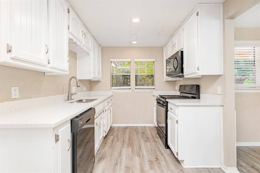 6925 Bennington Drive, Watauga, TX 76148