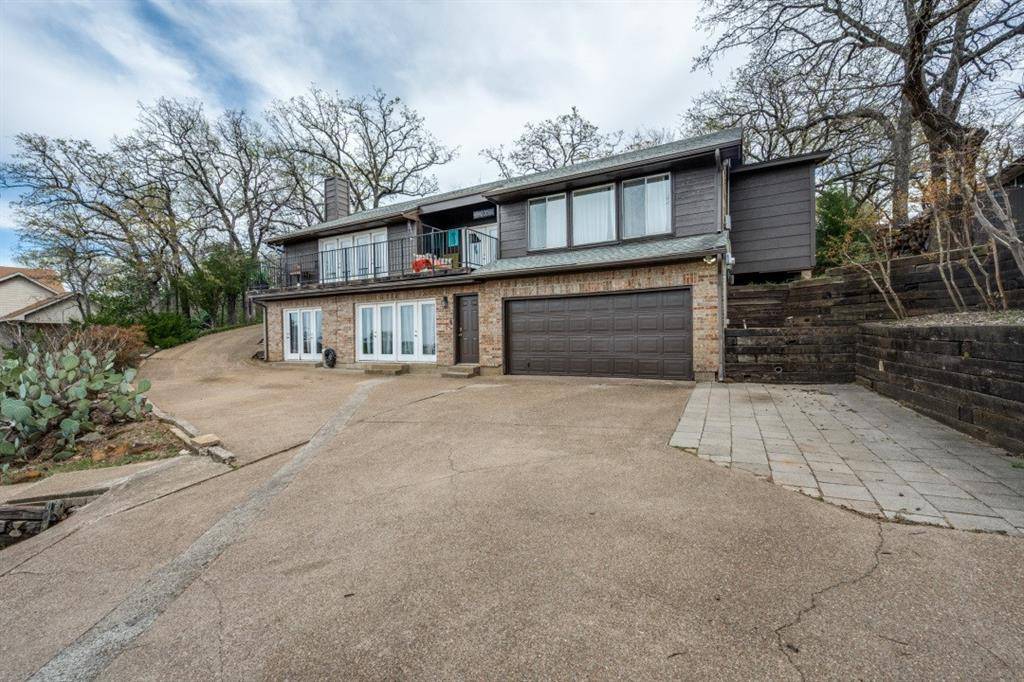 1801 Old Oak Drive, Arlington, TX 76012