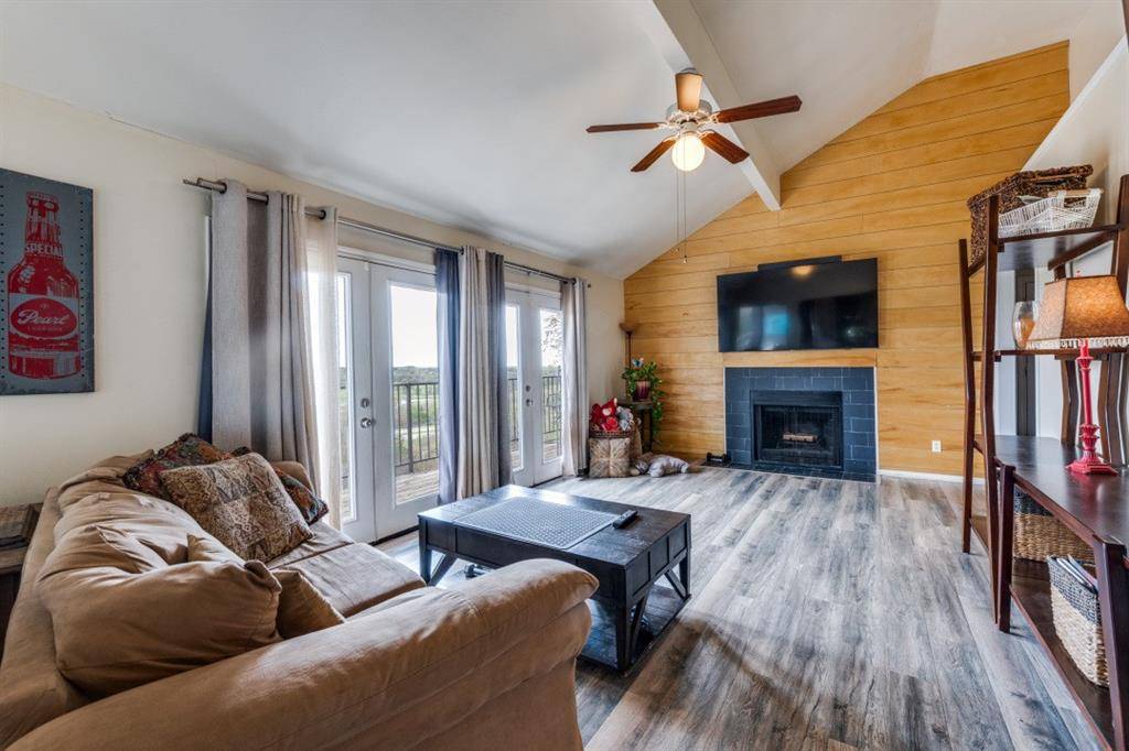 1801 Old Oak Drive, Arlington, TX 76012