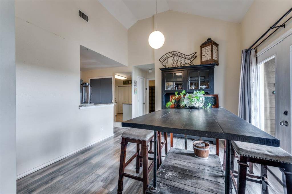 1801 Old Oak Drive, Arlington, TX 76012