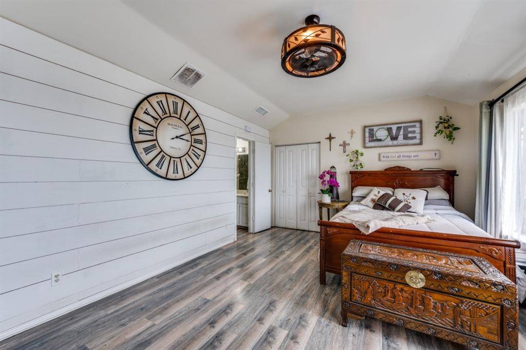 1801 Old Oak Drive, Arlington, TX 76012