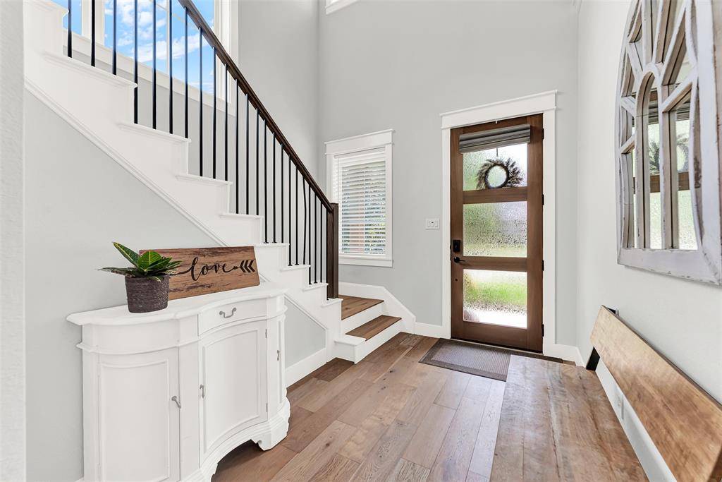 452 Jones Street, Grapevine, TX 76051