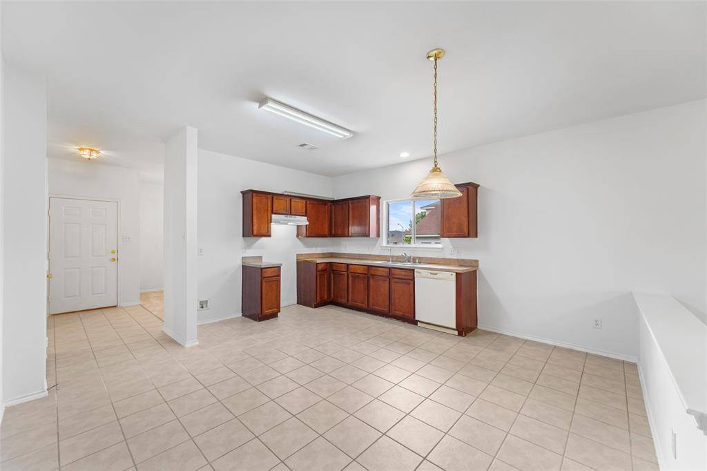 3310 Heavenly Way, Dallas, TX 75237