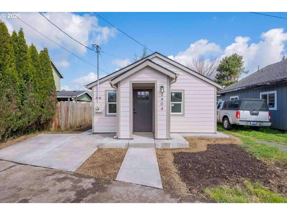 2404 10TH ST, Tillamook, OR 97141