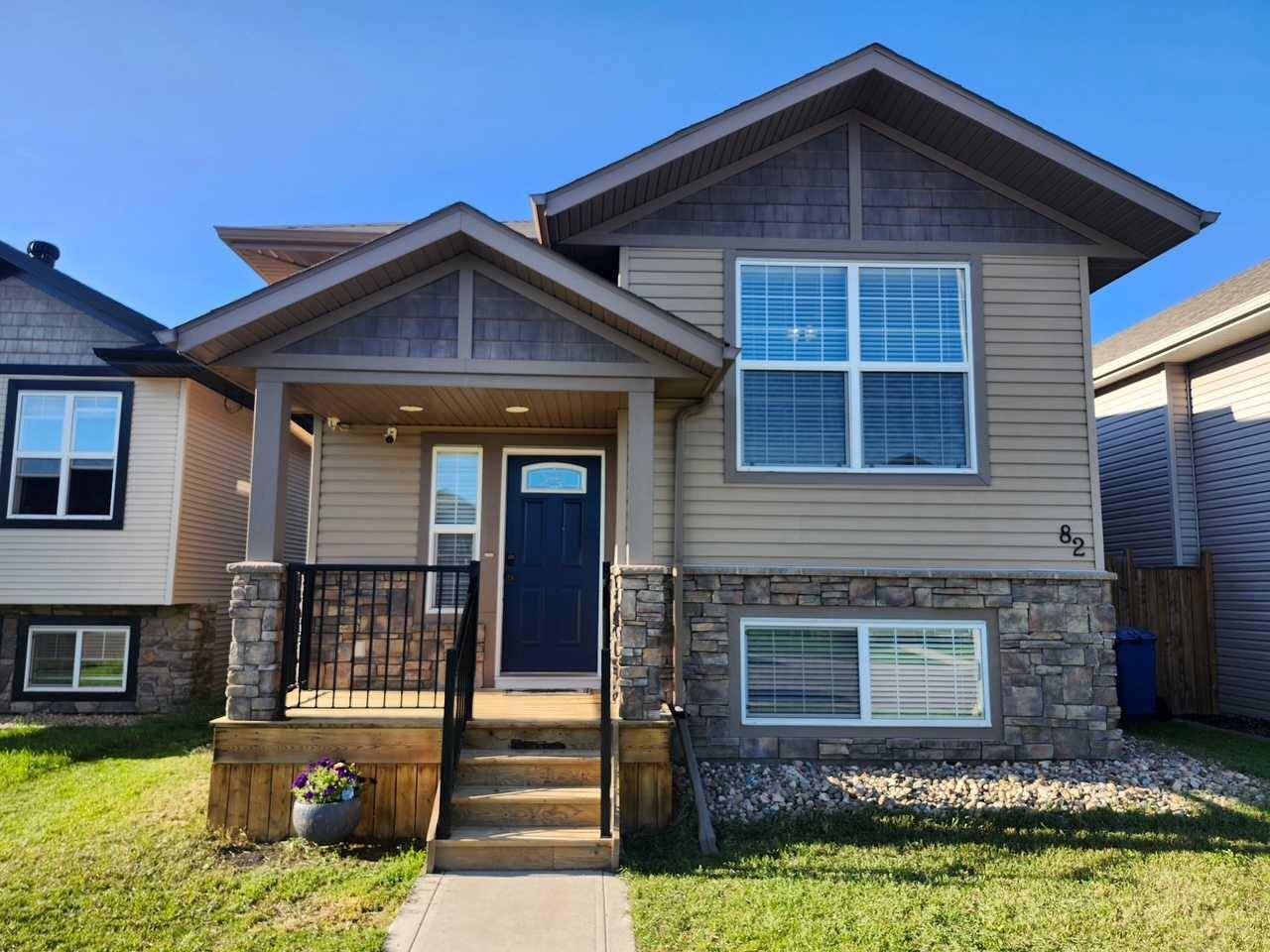 82 Harvest Close, Penhold, AB T0M1R0