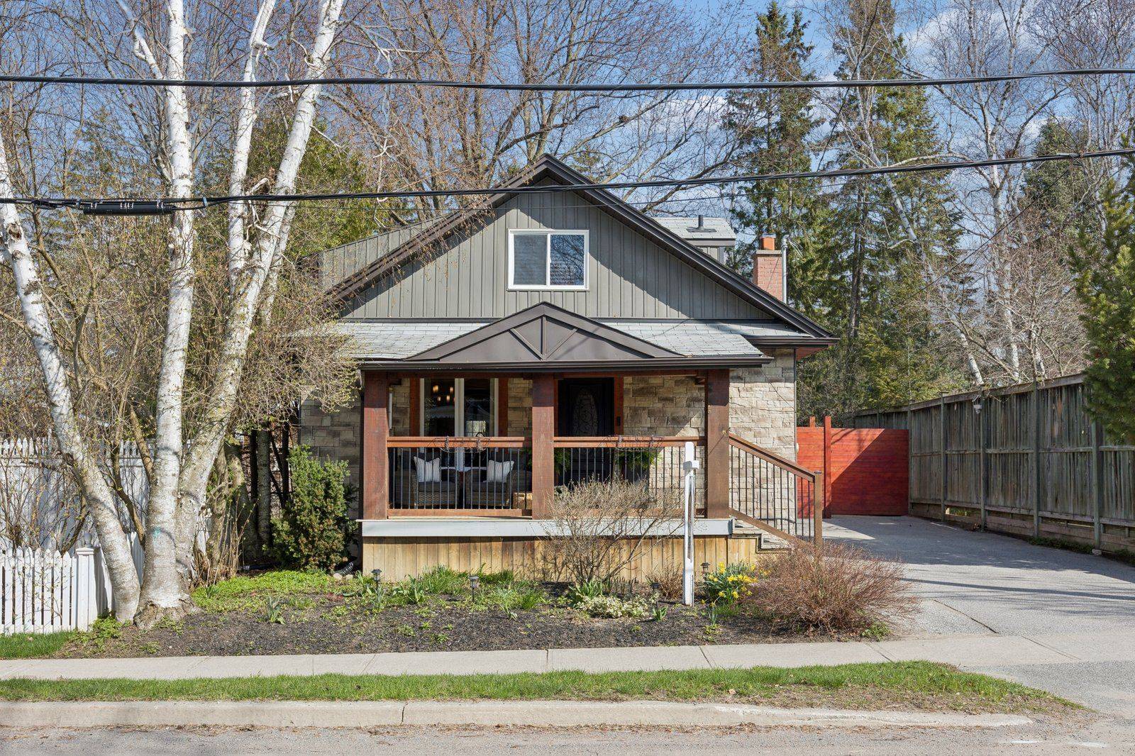 28 Columbus RD E, Oshawa, ON L1H 7K4