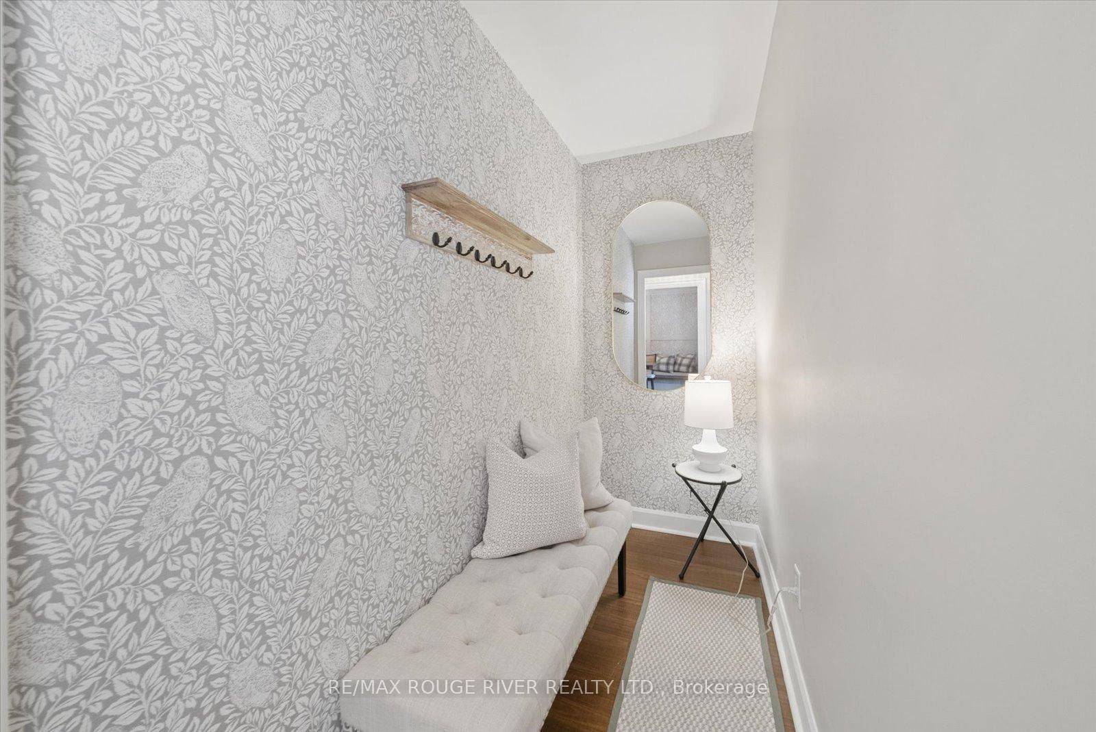 28 Columbus RD E, Oshawa, ON L1H 7K4