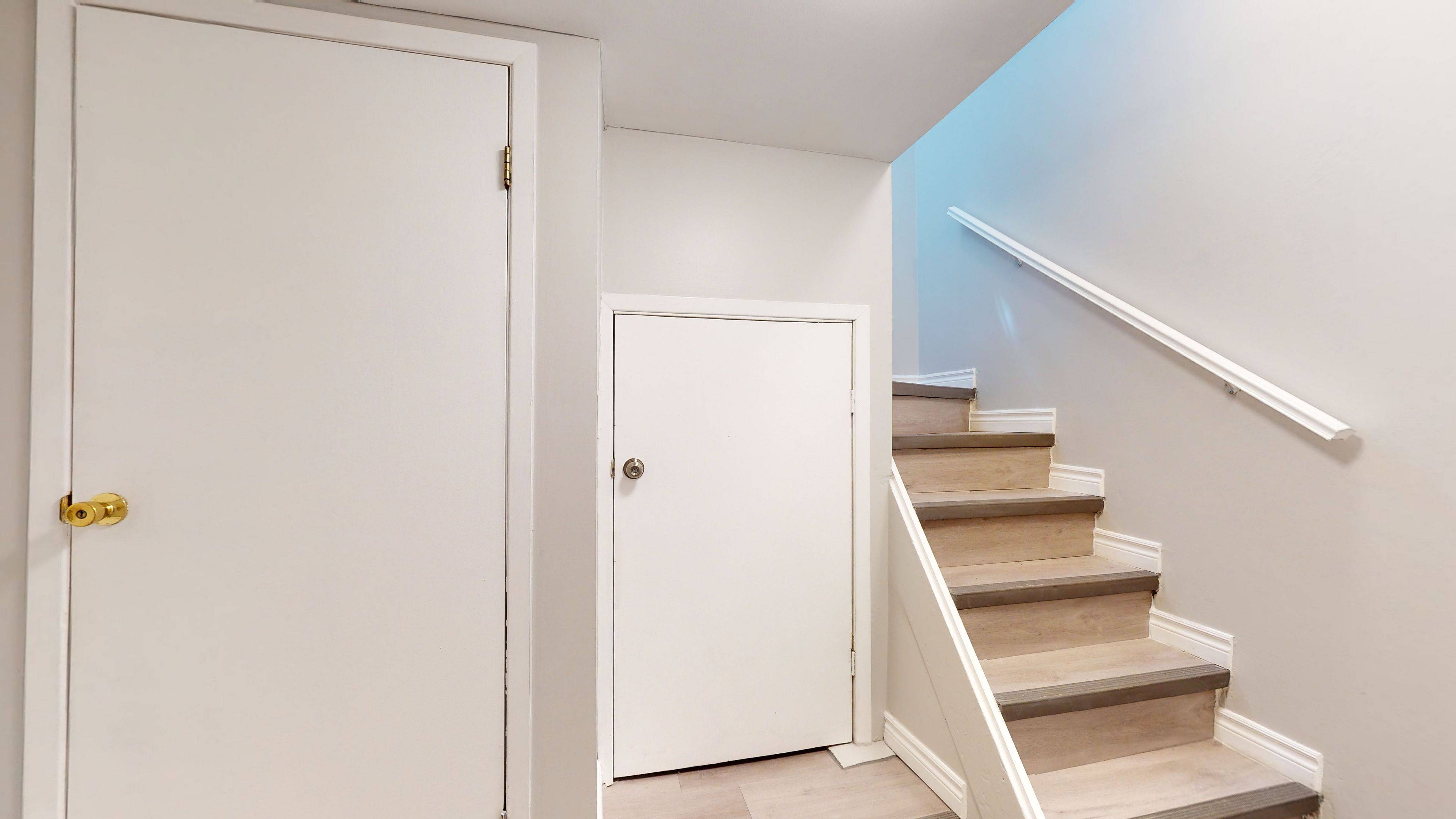 39 Davis RD #Bsmnt, Aurora, ON L4G 2B4