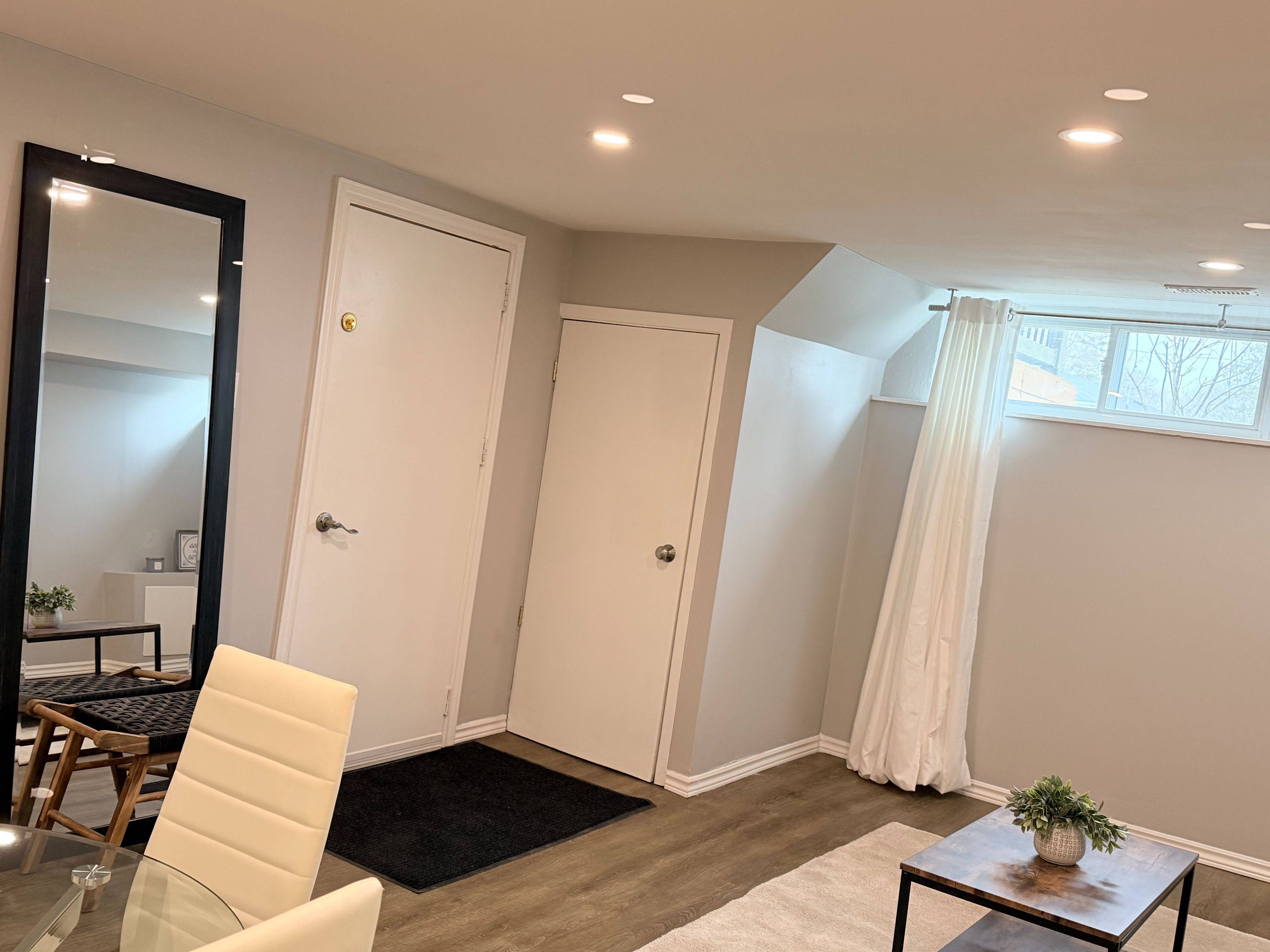 39 Davis RD #Bsmnt, Aurora, ON L4G 2B4