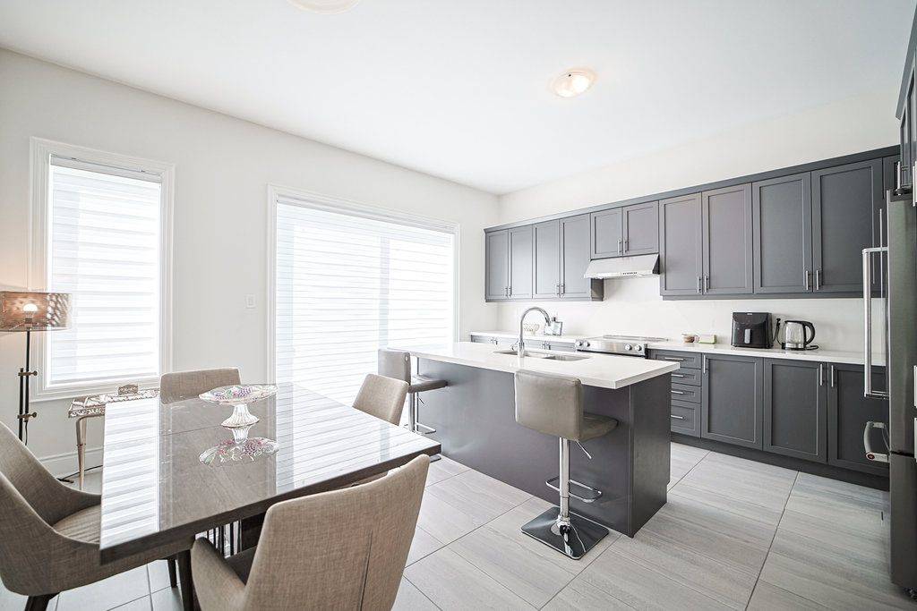 25 Kentledge AVE, East Gwillimbury, ON L9N 0W9