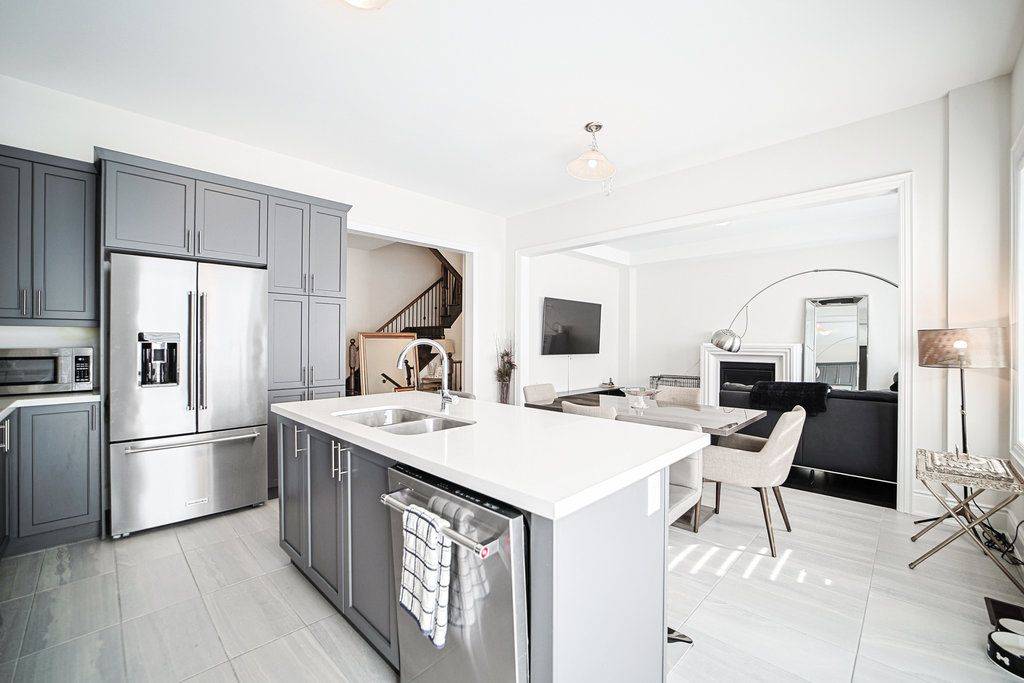 25 Kentledge AVE, East Gwillimbury, ON L9N 0W9