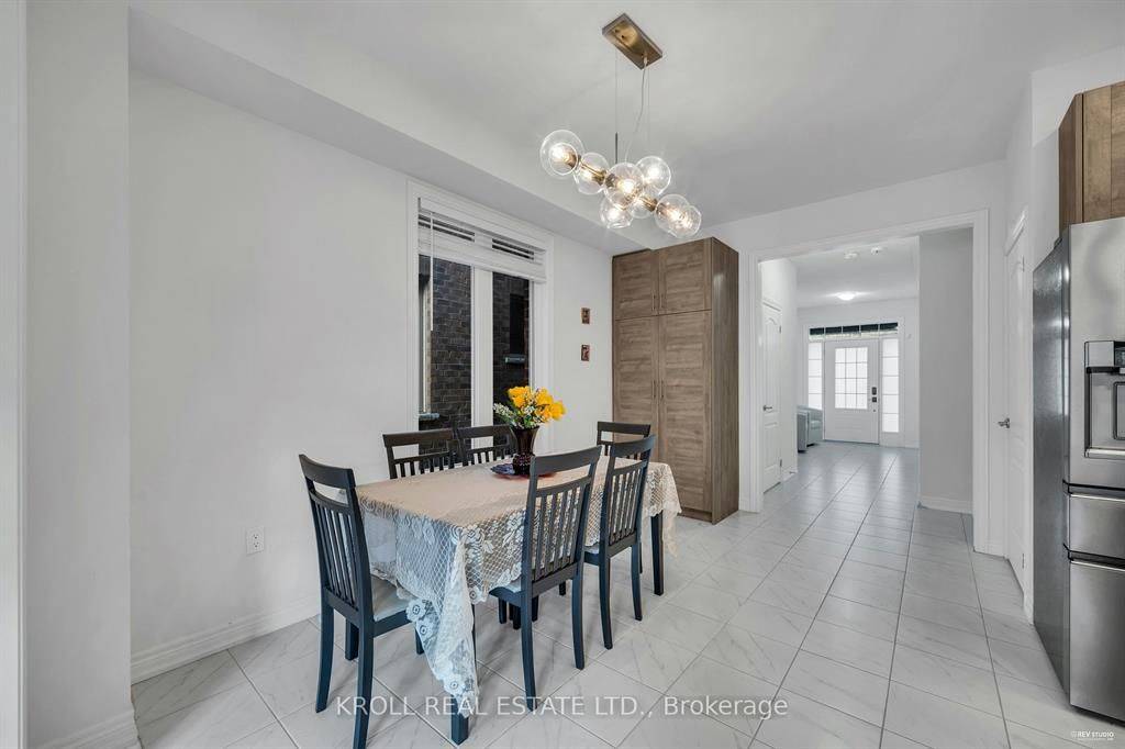 26 Frederick Taylor WAY, East Gwillimbury, ON L0G 1M0