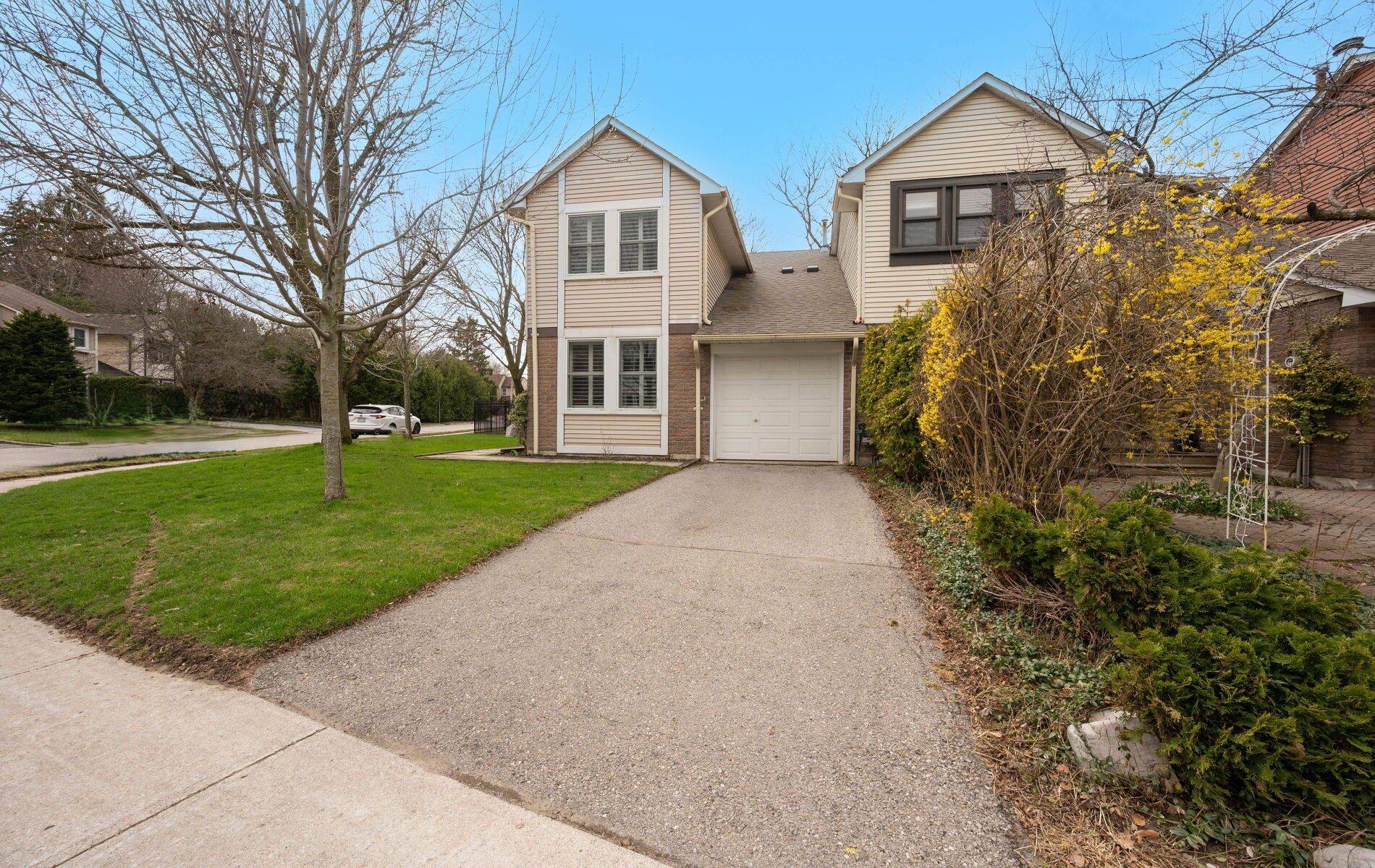 4 Sandusky CRES, Aurora, ON L4G 3N4