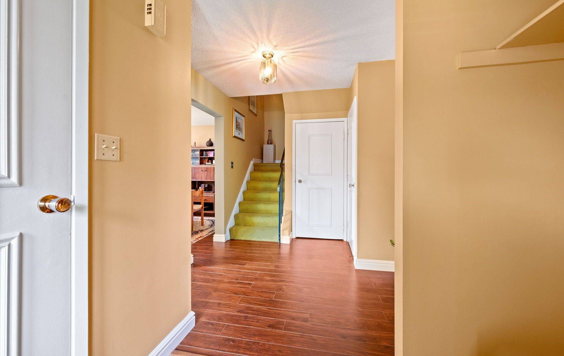 4 Sandusky CRES, Aurora, ON L4G 3N4