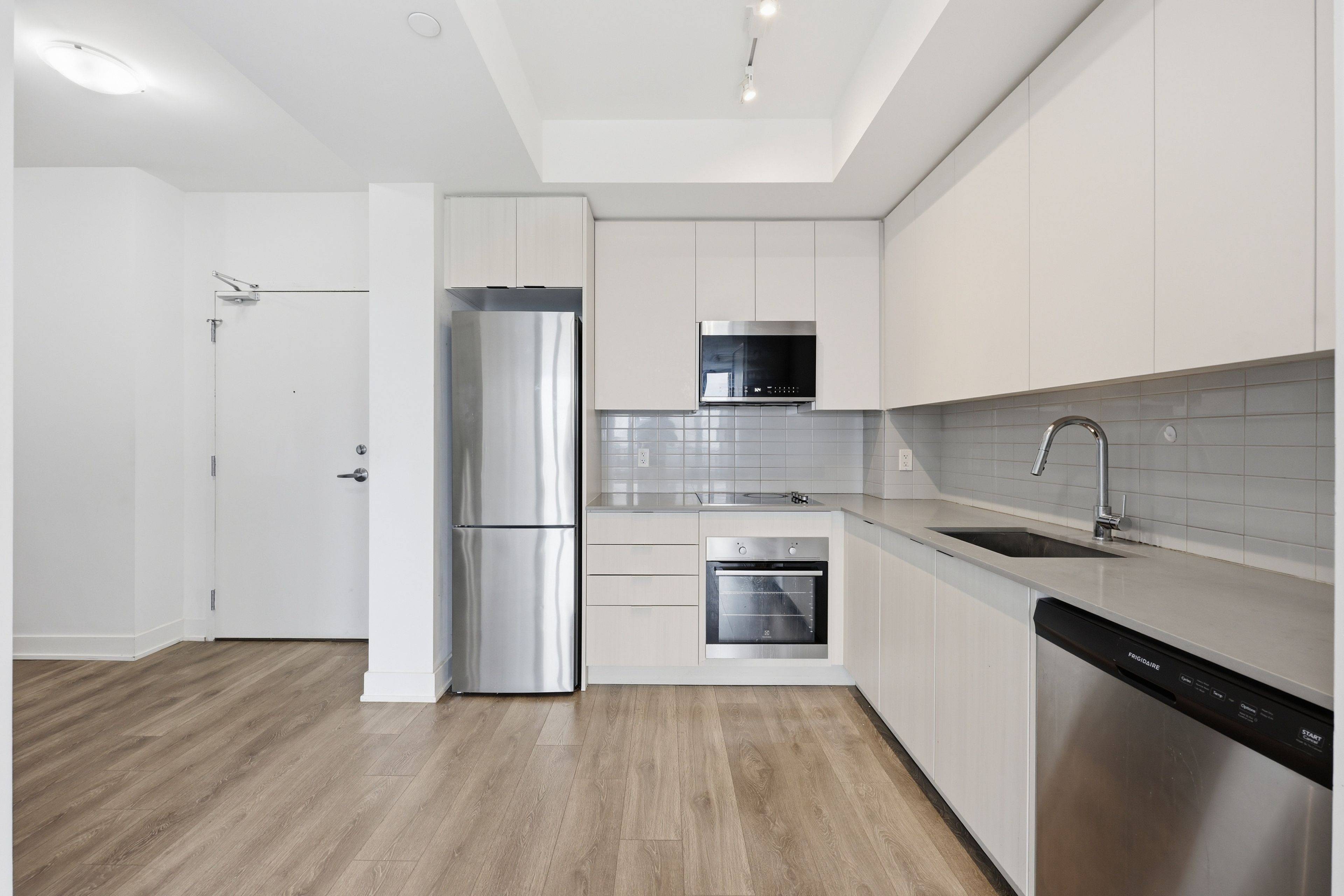 297 OAK WALK DR #2407, Oakville, ON L6H 3R6