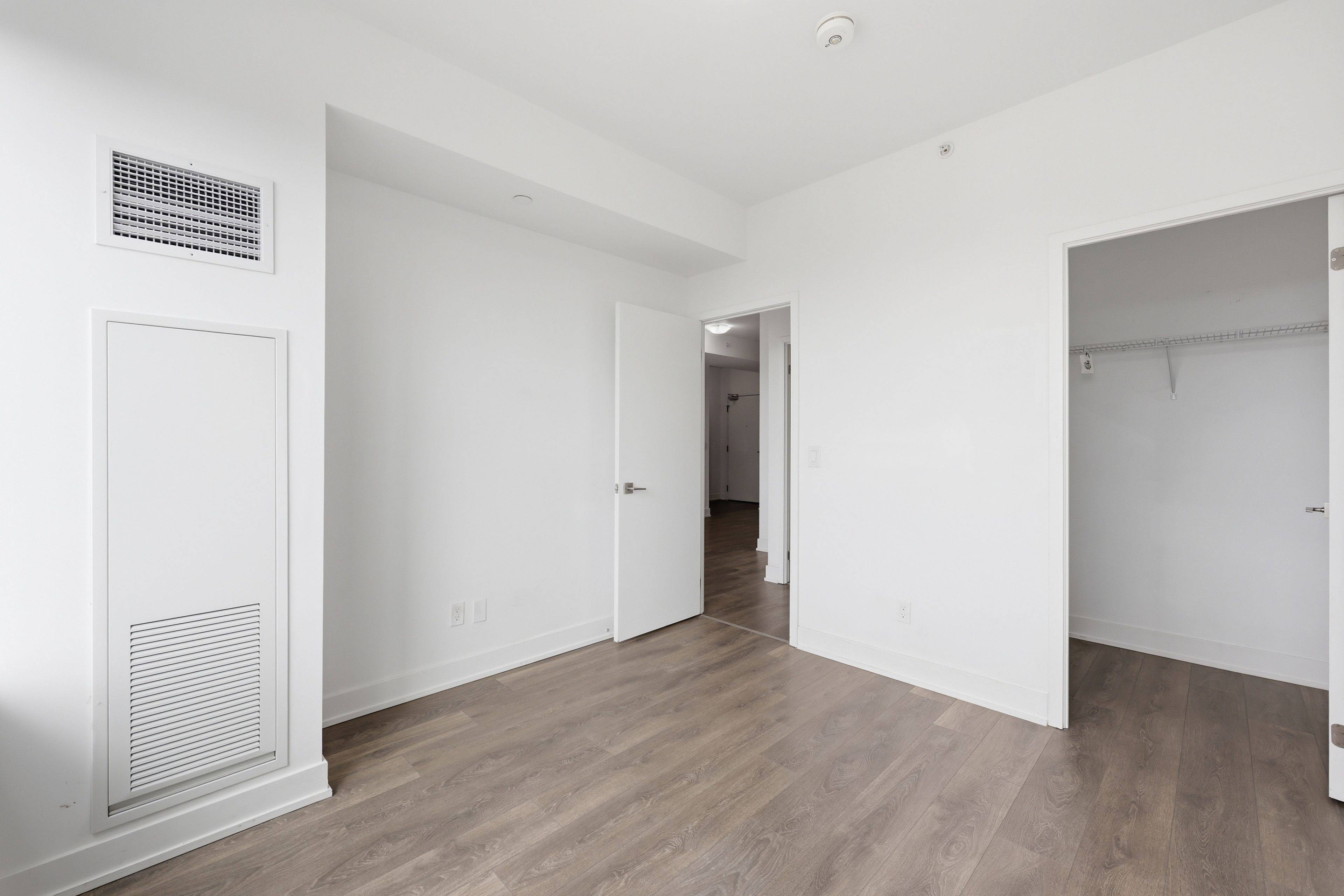 297 OAK WALK DR #2407, Oakville, ON L6H 3R6