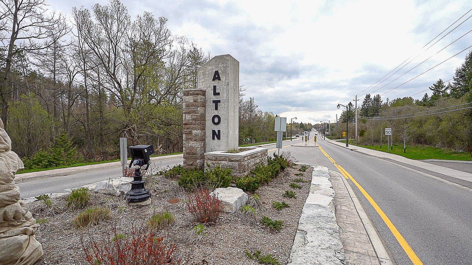 1532 Queen ST E, Caledon, ON L7K 0C2