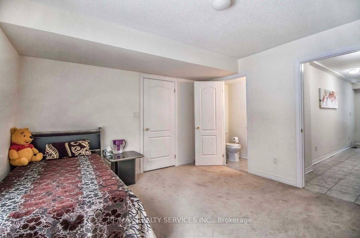 10 Rabbit Run WAY, Brampton, ON L6Z 0B4