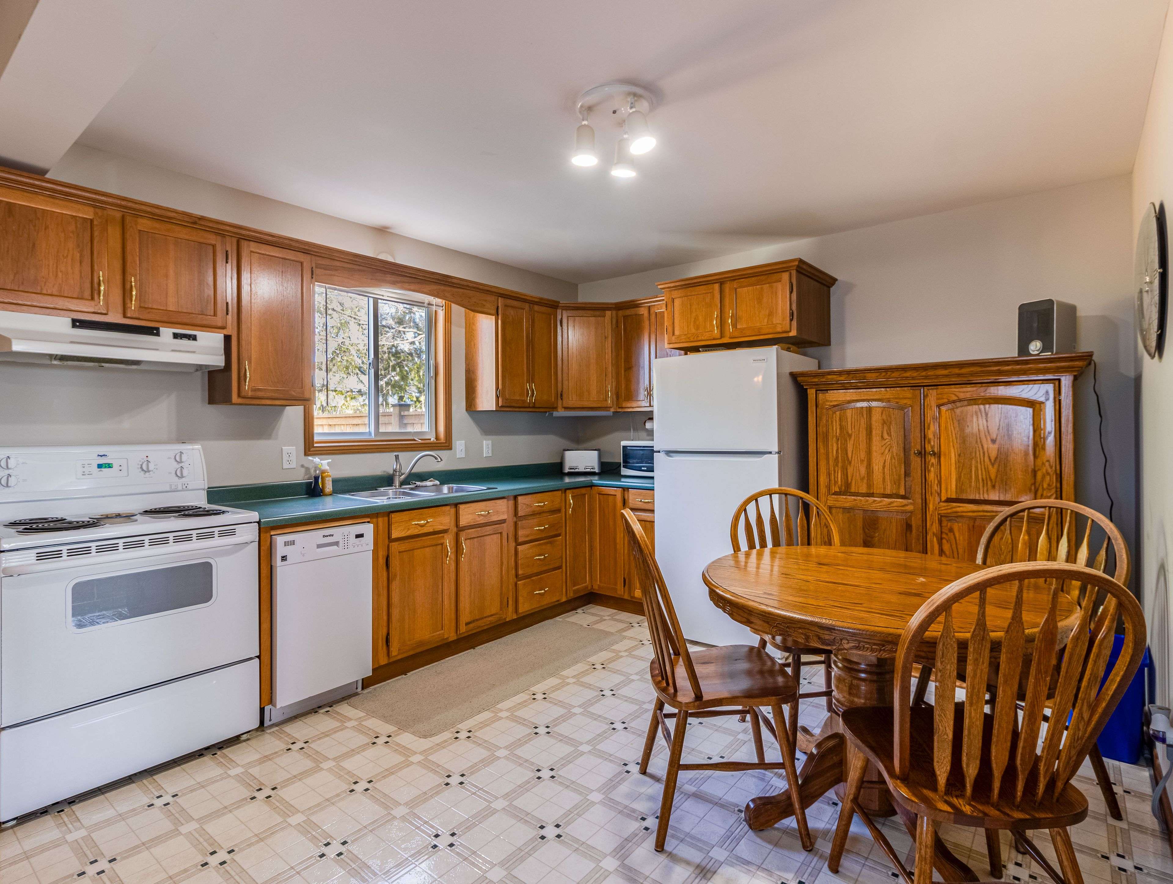 137 Whiting ST, Ingersoll, ON N5C 3B2