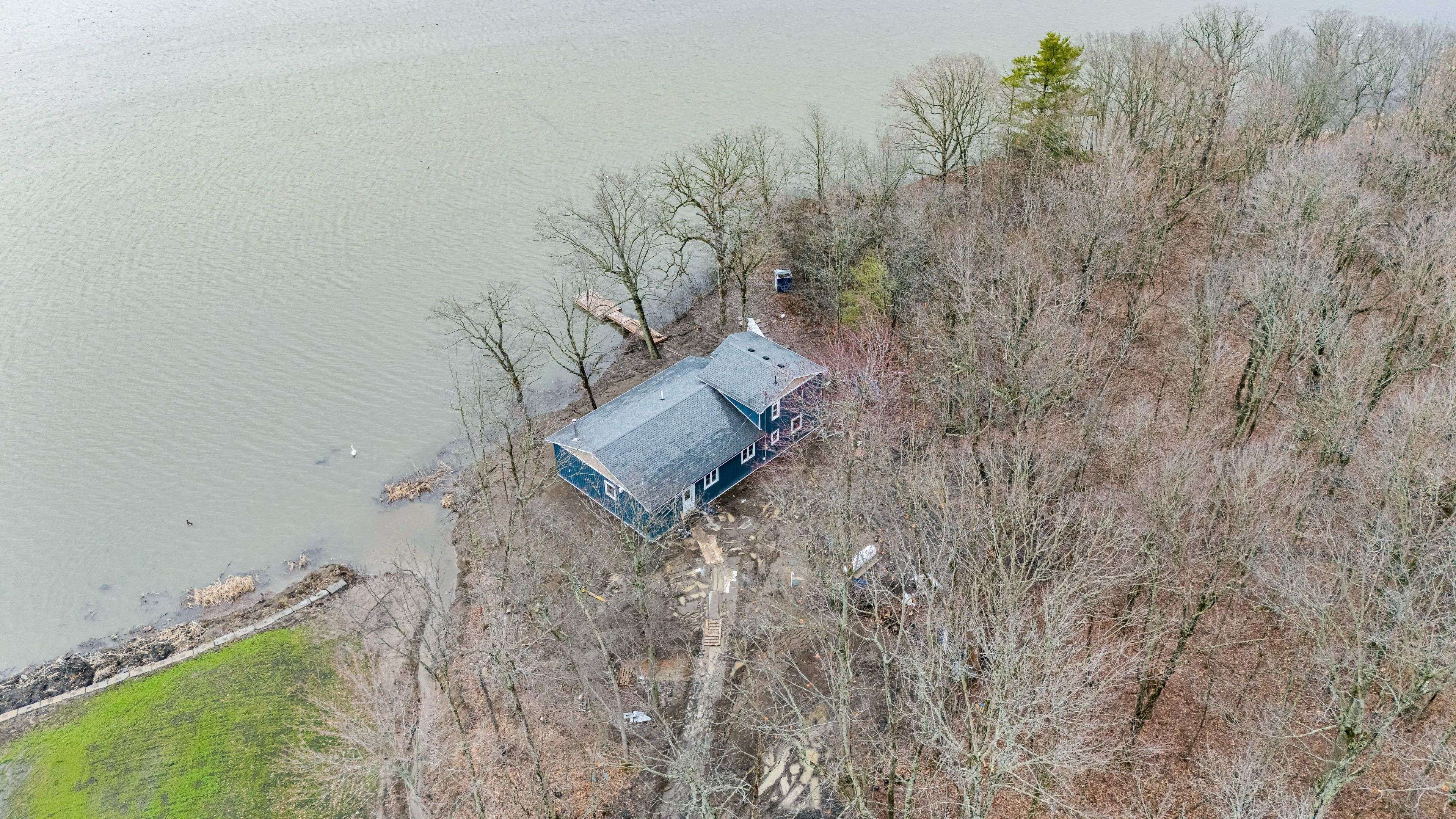 99 Blue Heron LN, Frontenac Islands, ON K7G 2V6