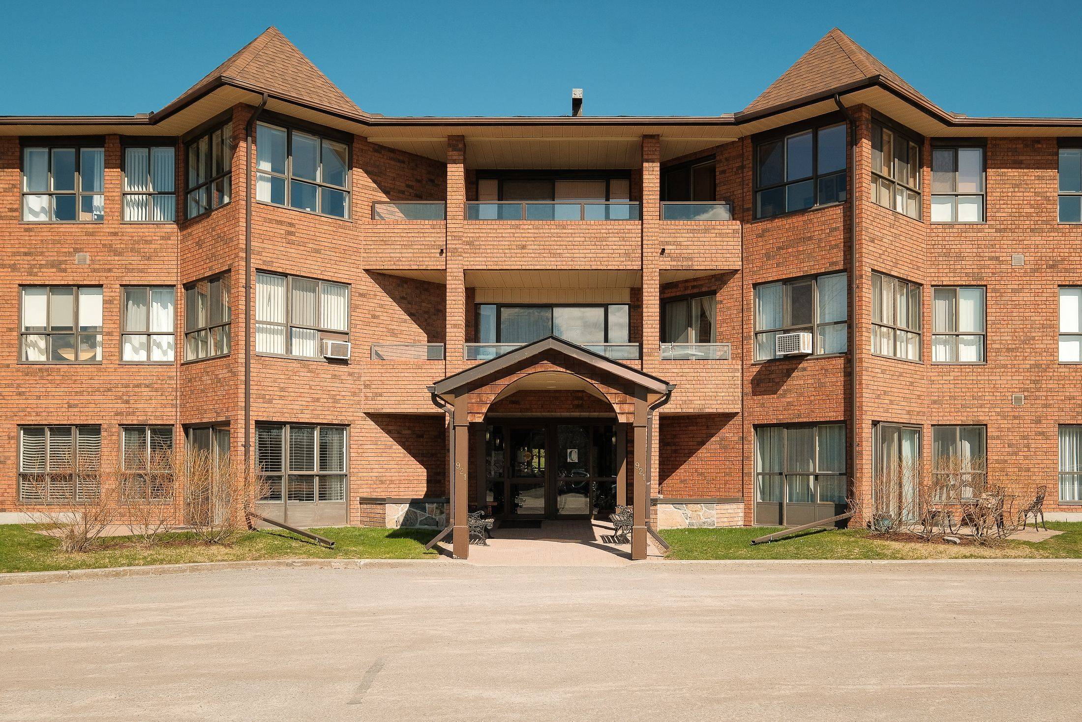 921 Armour RD #218, Peterborough, ON K9H 7K5