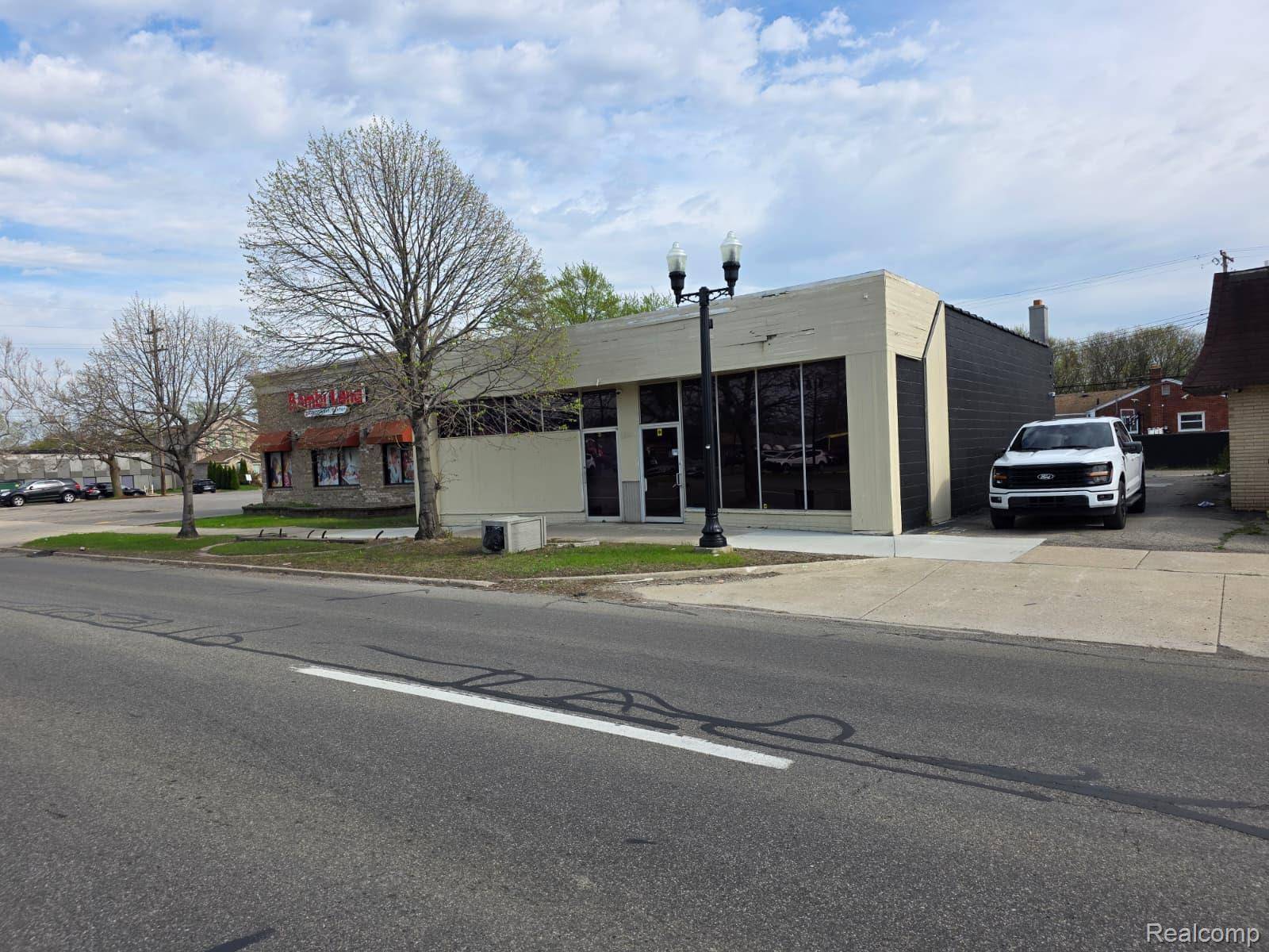 25241 W Warren ST, Dearborn Heights, MI 48127