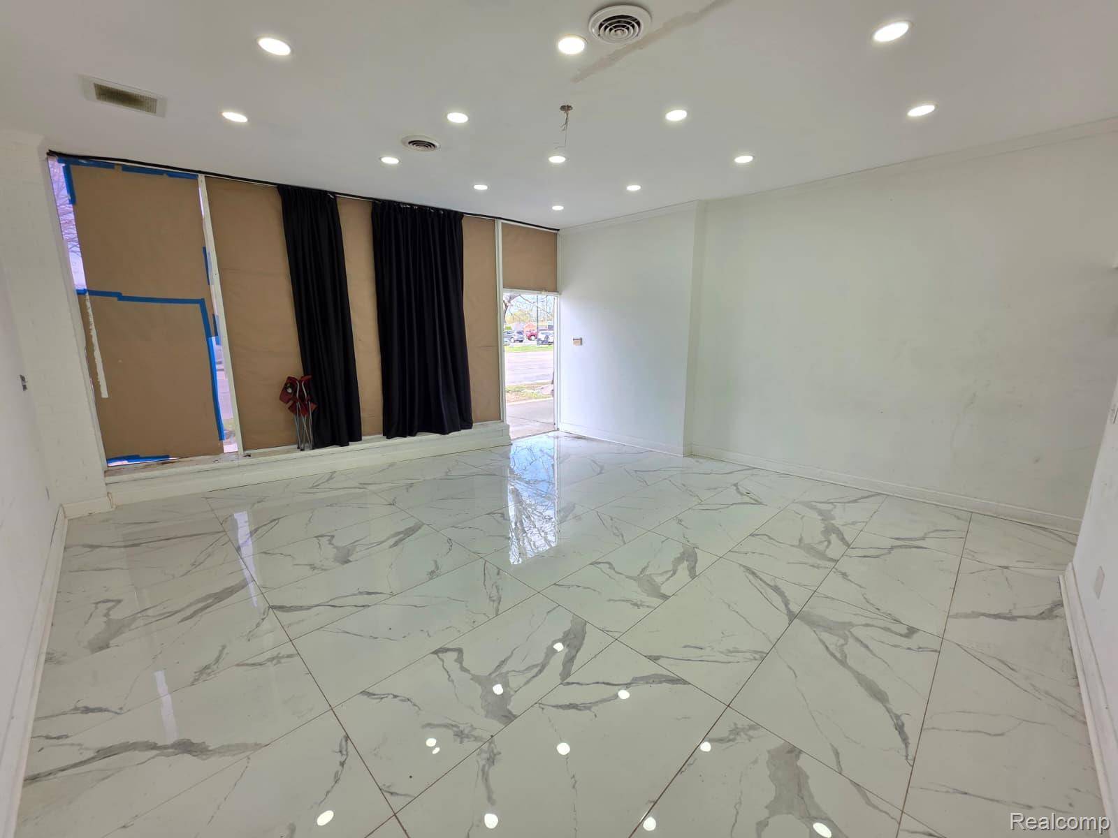 25241 W Warren ST, Dearborn Heights, MI 48127