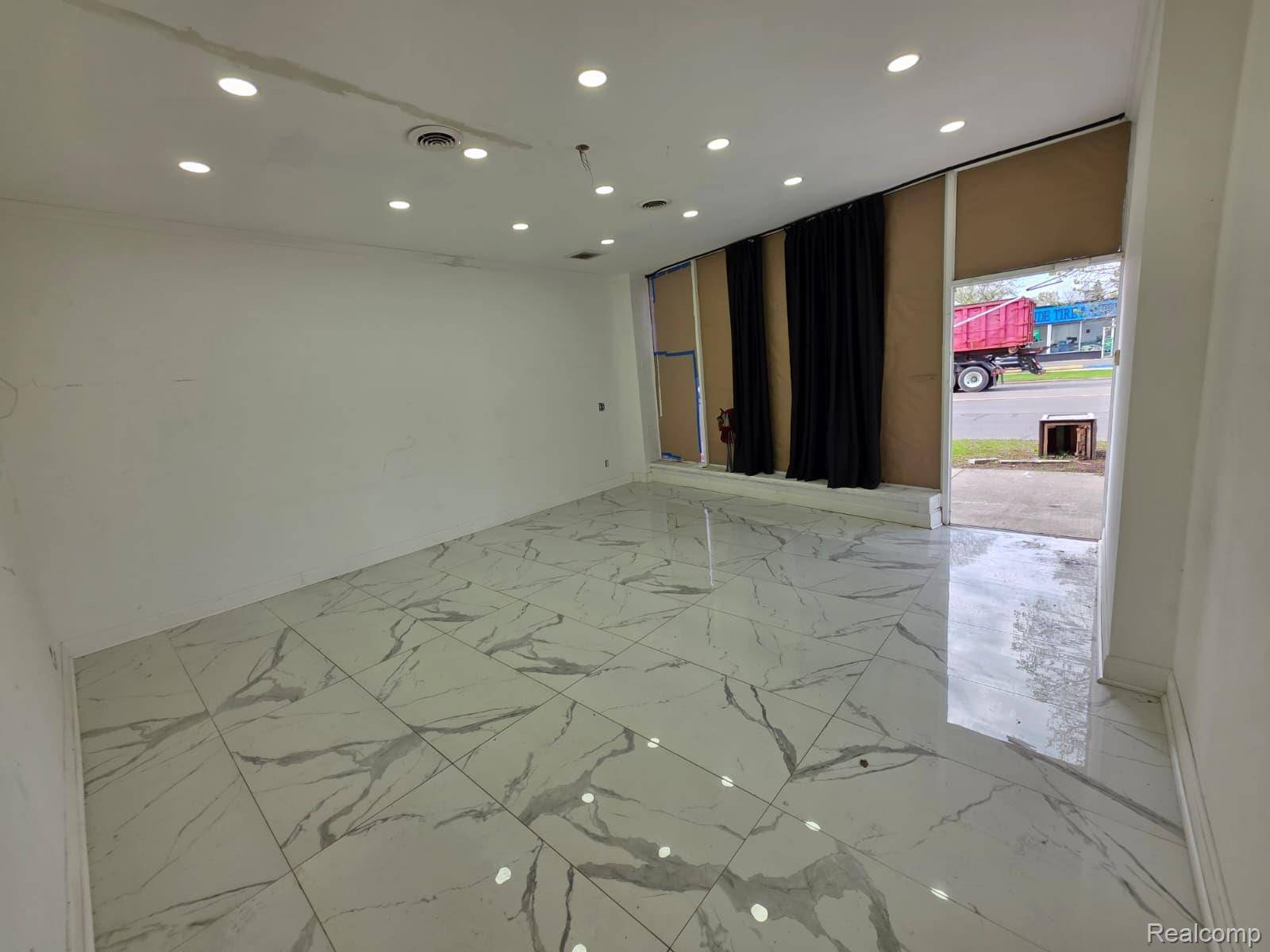 25241 W Warren ST, Dearborn Heights, MI 48127