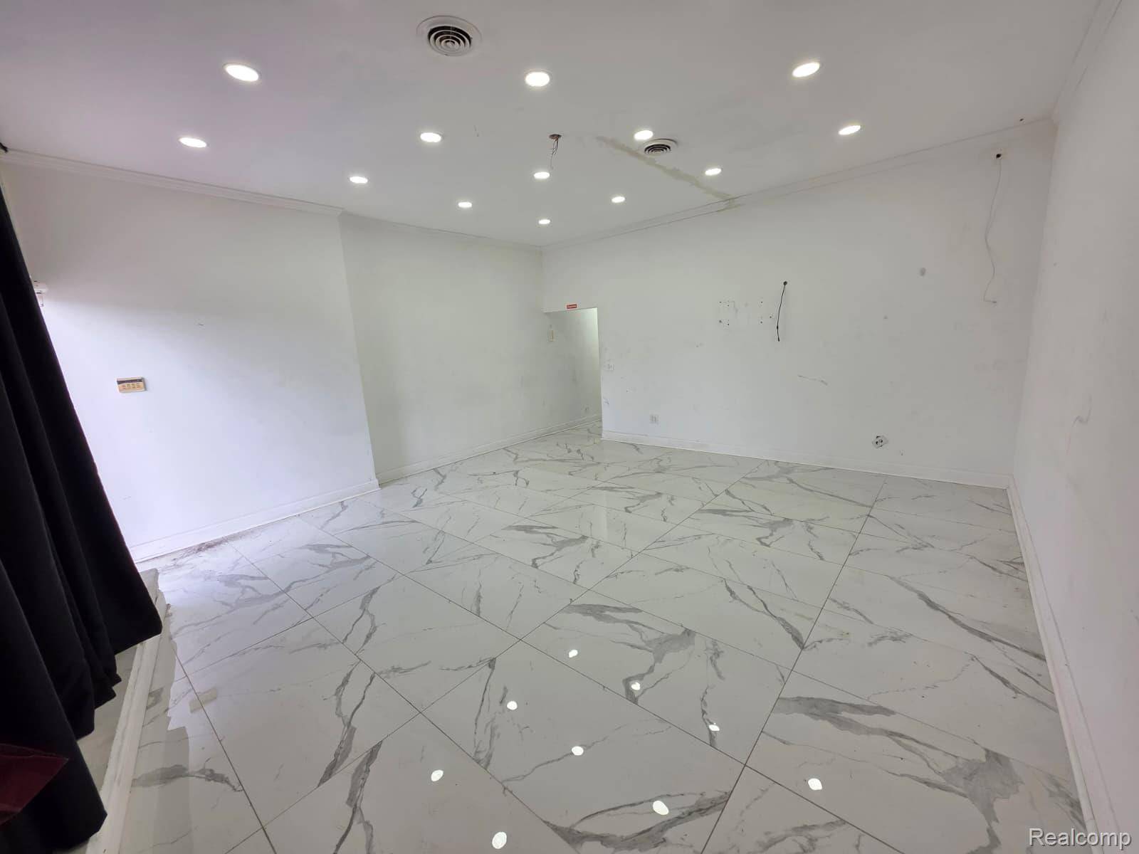 25241 W Warren ST, Dearborn Heights, MI 48127