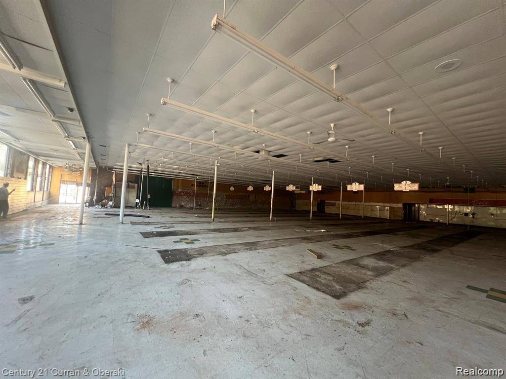 36521 Goddard rd, Romulus, MI 48174