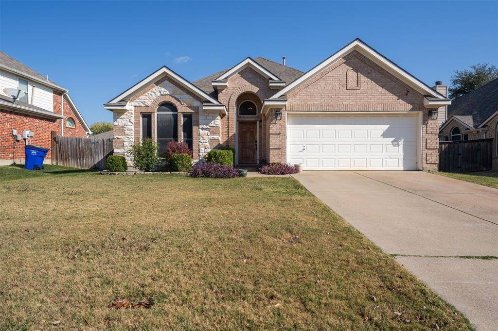 704 Dickerson Lane, Mansfield, TX 76063