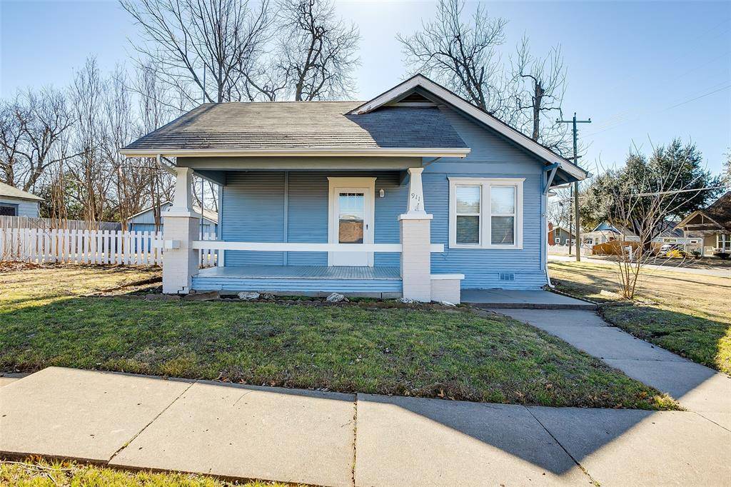 911 W Chambers Street, Cleburne, TX 76033