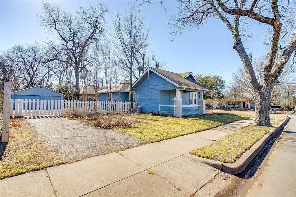 911 W Chambers Street, Cleburne, TX 76033