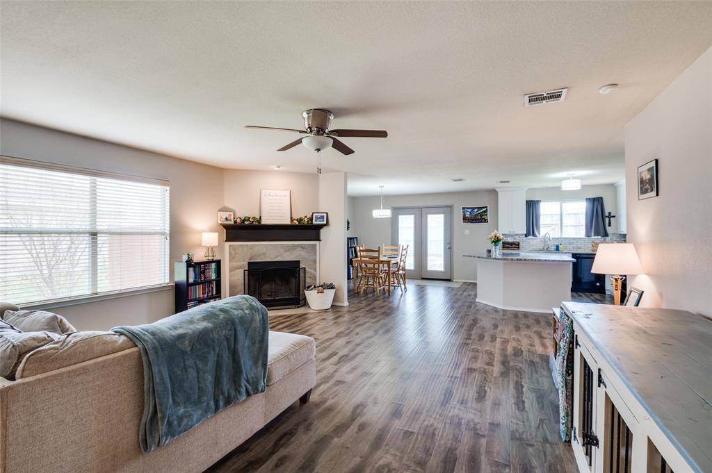 223 Gayleh Lane, Waxahachie, TX 75165