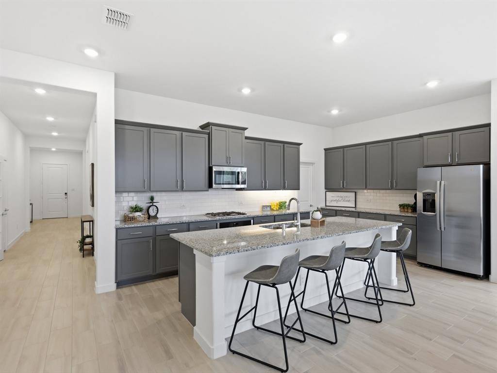 541 Breeds Hill Road, Little Elm, TX 75068