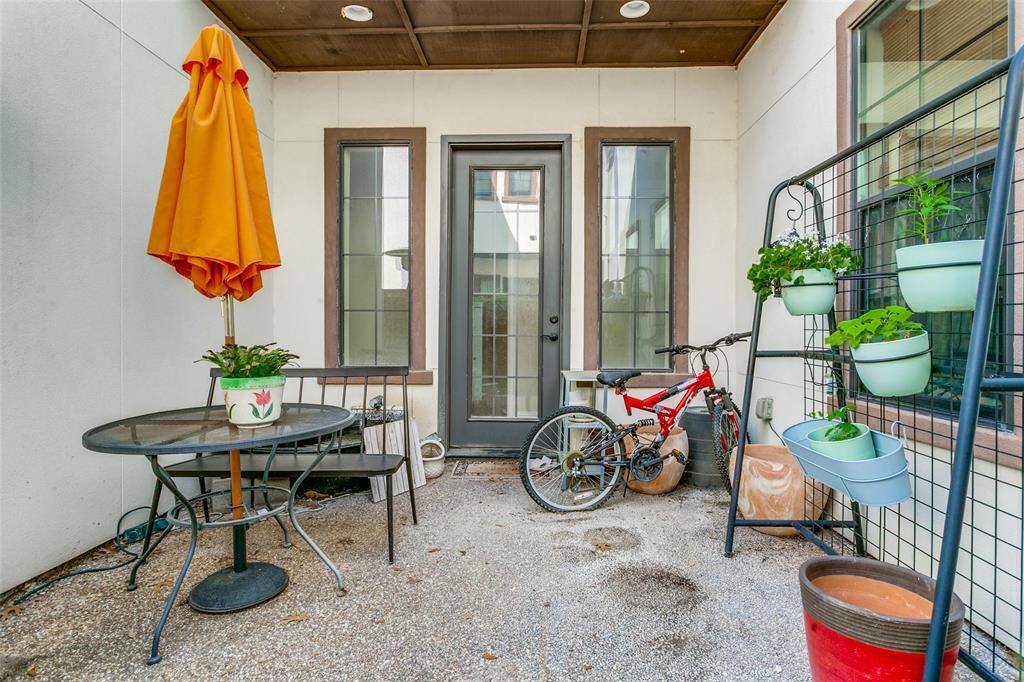 1132 Hemingway Lane, Irving, TX 75063