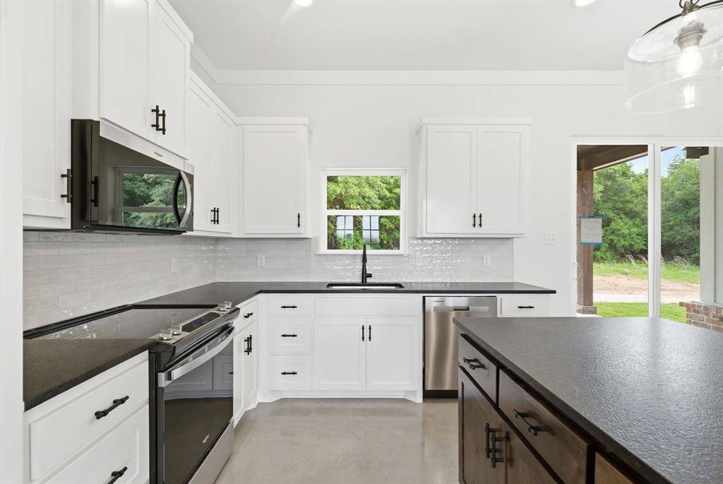 145 Graystone, Weatherford, TX 76088