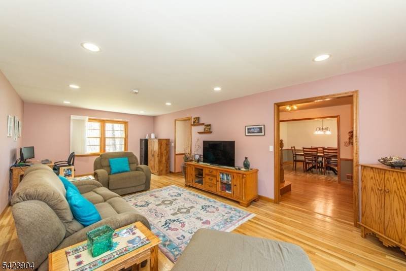 3 Overbrook Rd, Randolph Twp., NJ 07869