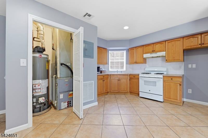 459 Fulton St, Elizabeth City, NJ 07206