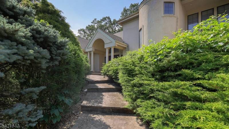 15 Glenview Dr, Warren Twp., NJ 07059